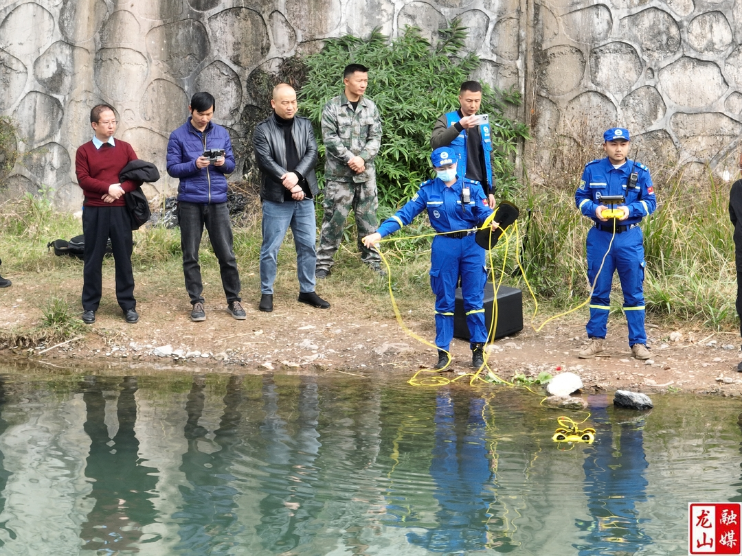 冬季水上练兵 锤炼救援真本领