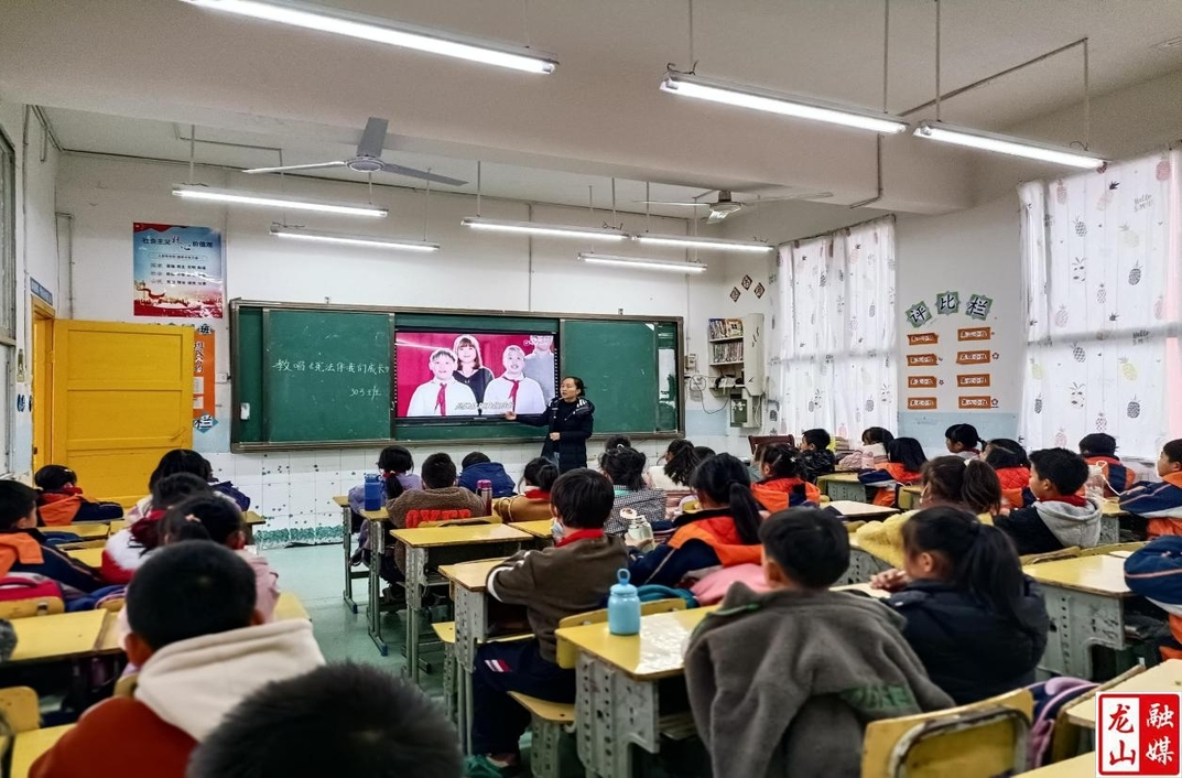 第二小学开展宪法学习宣传教育系列活动