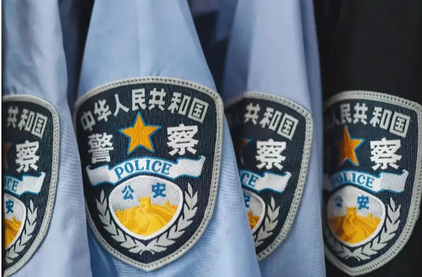 致敬隐蔽战线的人民警察：谁说站在光里的才算英雄？