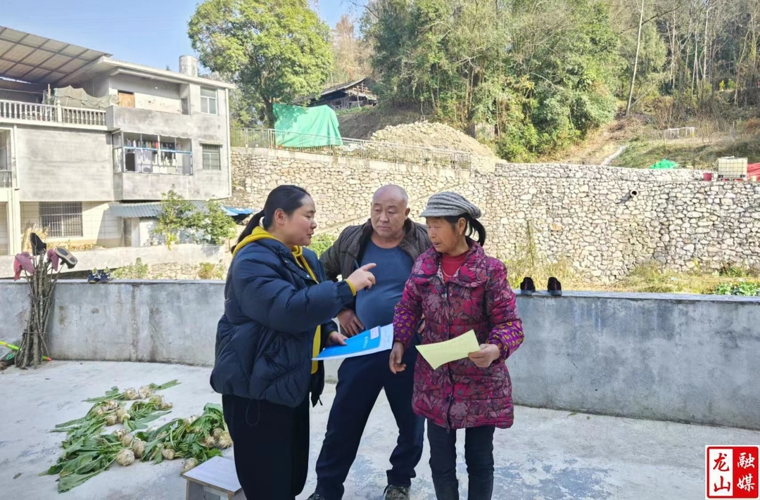 第一小学开展入户走访活动