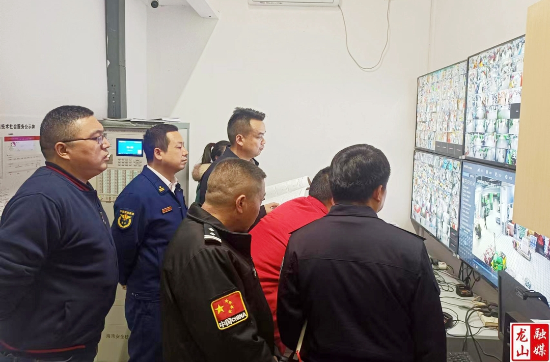 吴昱杰率多部门到辖区大型商场市场督导消防安全工作
