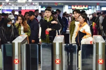 节前售票高峰已至 铁路12306累计发售春运车票6108万张