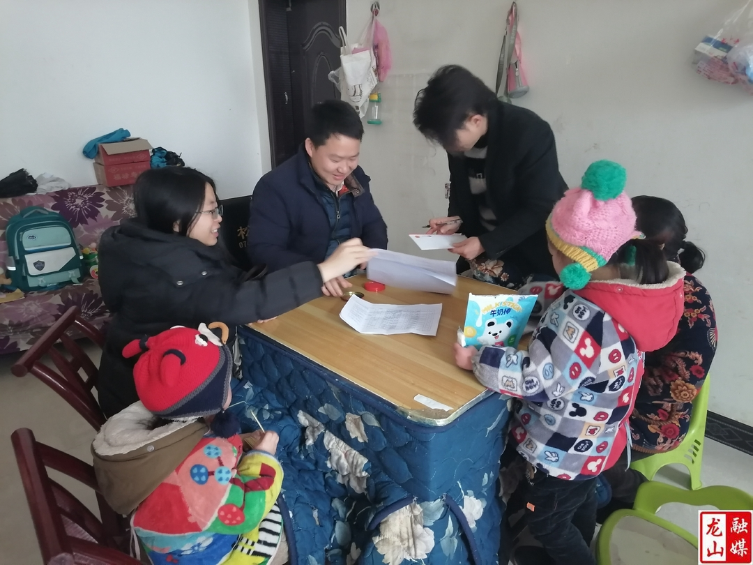 团县委开展春节慰问家庭困难学生活动