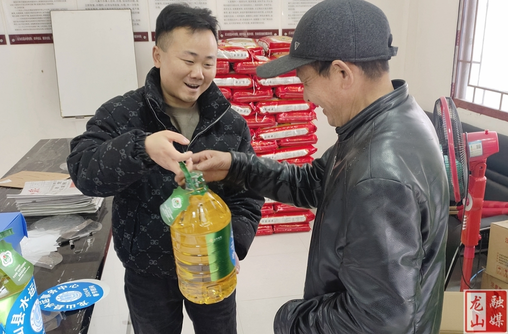 县水运事务中心开展春节慰问活动