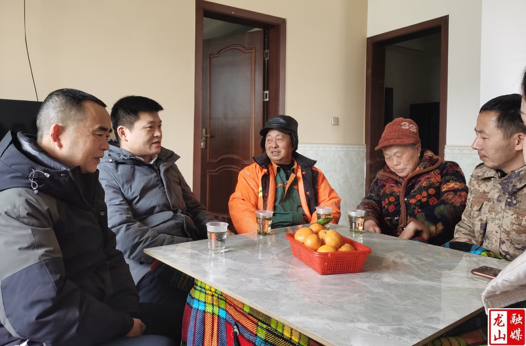 【新春走基层】向大龙到华塘街道开展春节走访慰问
