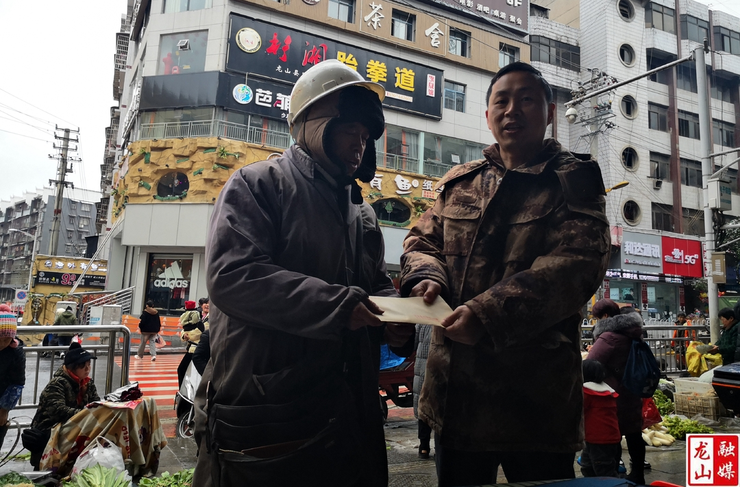 县委宣传部、县文明办走访慰问湖南好人、优秀志愿者