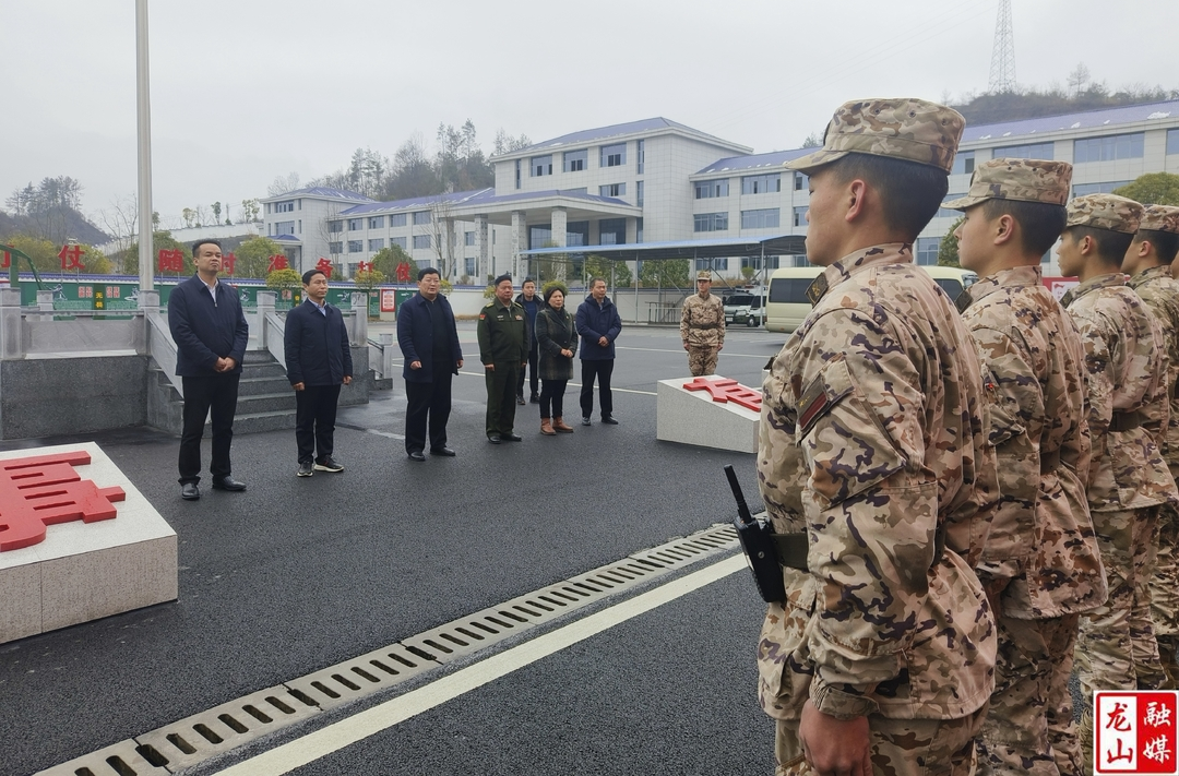【新春走基层】黎新松走访慰问县消防救援大队、县武警中队