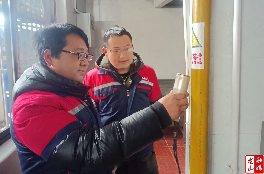 第四小学：检测天然气  排除安全隐患