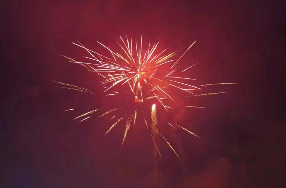 龙山：湘鄂迎新春 跨年烟花秀