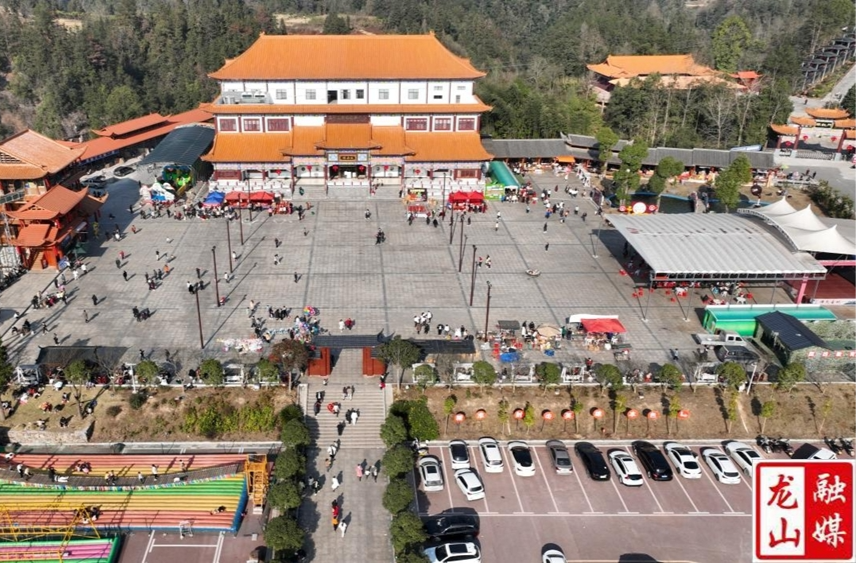 【新春走基层】登高祈福赏美景 龙山年味正浓时