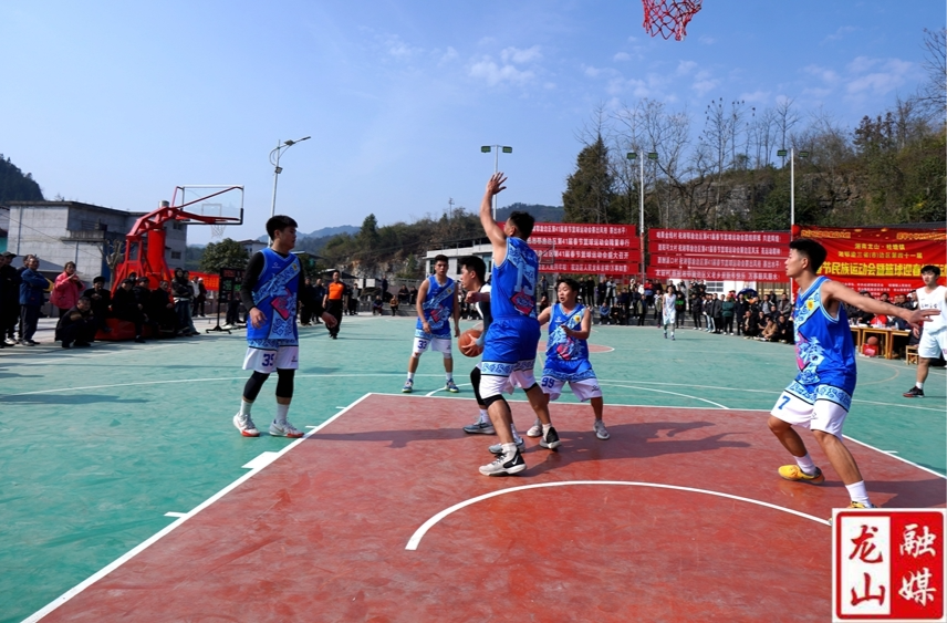 组图：湖南龙山·桂塘镇湘鄂渝三省（市）边区春节民族运动会暨篮球迎春杯活动火热进行中