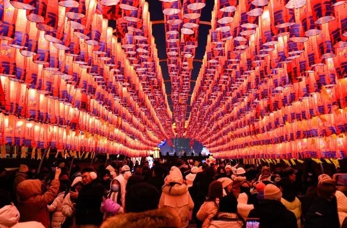 文旅部：春节假期国内游人次达4.74亿，花了6326亿