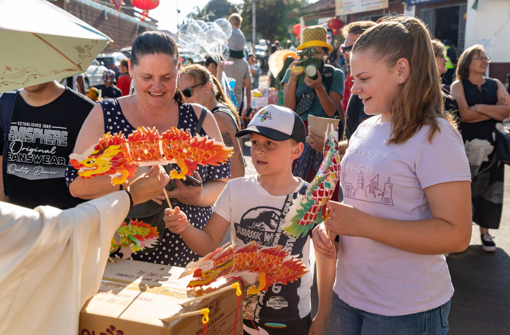 多彩春节活动在多国举行