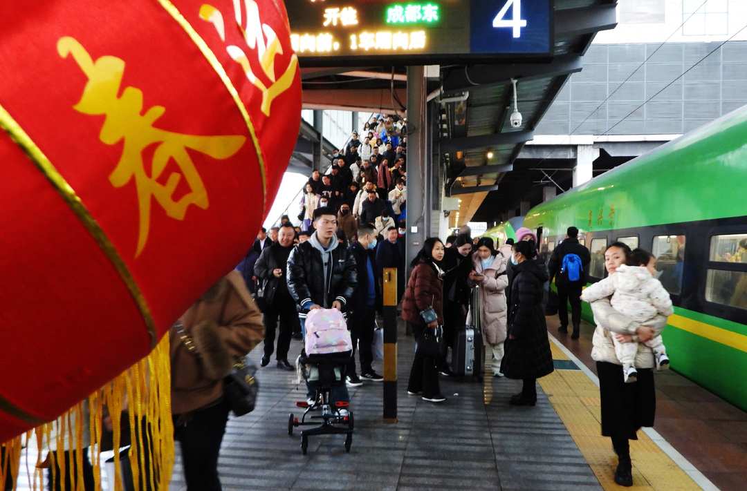 联播+｜热气腾腾的春节照见中国式现代化