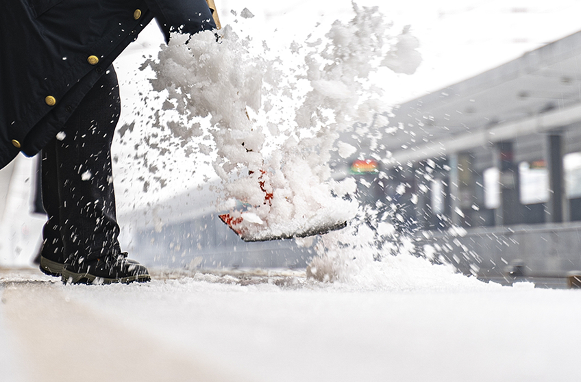 国铁集团：铁路客流持续高位运行，各地铁路部门积极应对低温雨雪冰冻天气