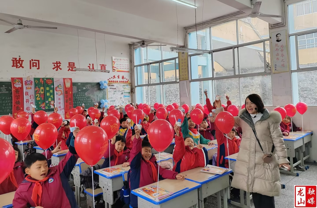 第三小学开展开学安全第一课