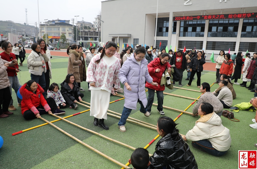 第一中学开展“赴春天之约，绽巾帼芳华”庆三八活动