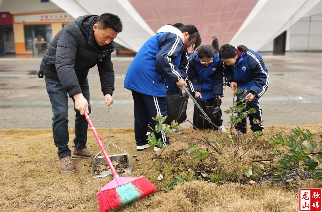 第二中学开展“传雷锋精神 扬清廉清风”教育活动