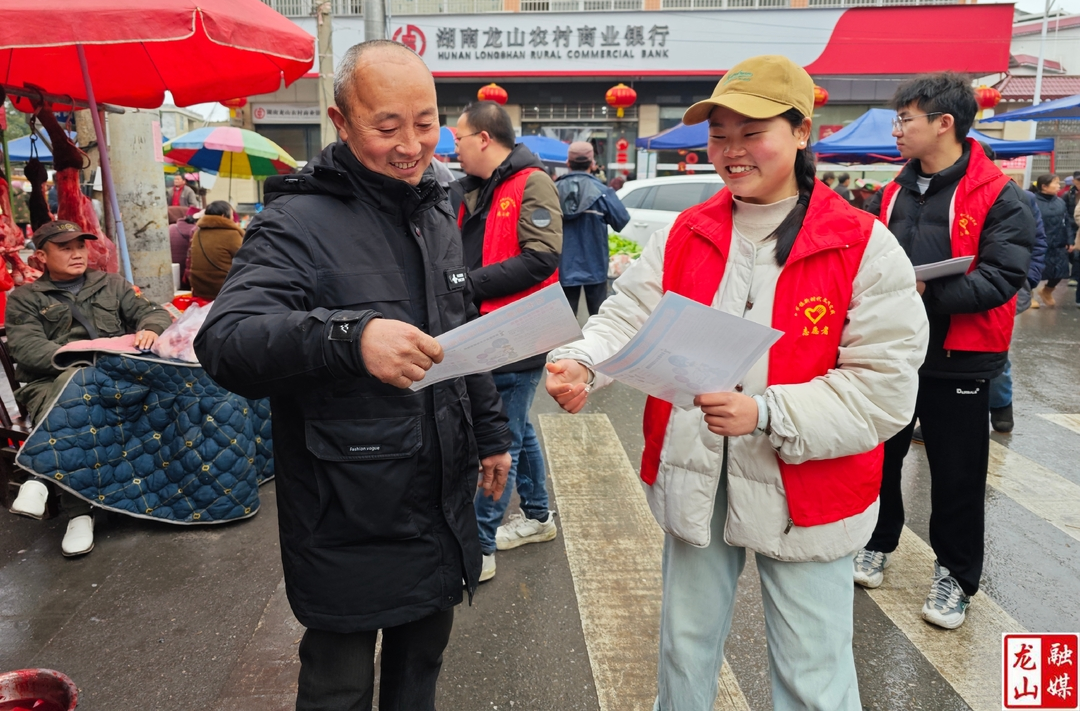 召市镇开展“四季同行·雷锋家乡学雷锋”活动