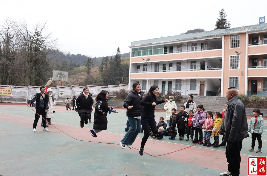 大安小学开展“三八”妇女节主题活动