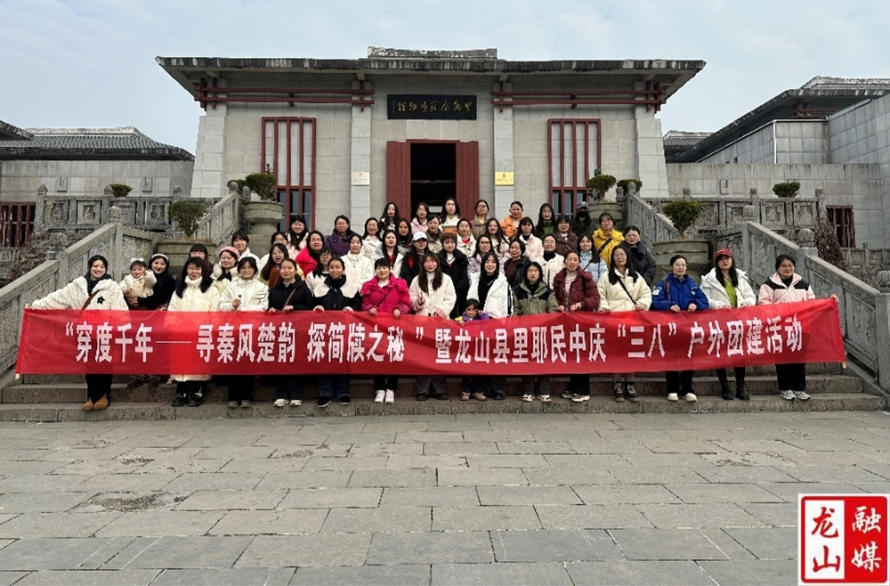 里耶民族中学开展“三八”妇女节活动