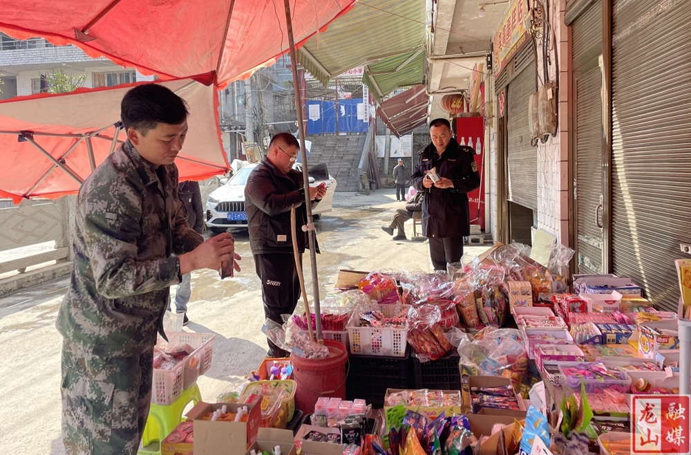 水田坝镇开展校园及周边食品安全专项检查行动
