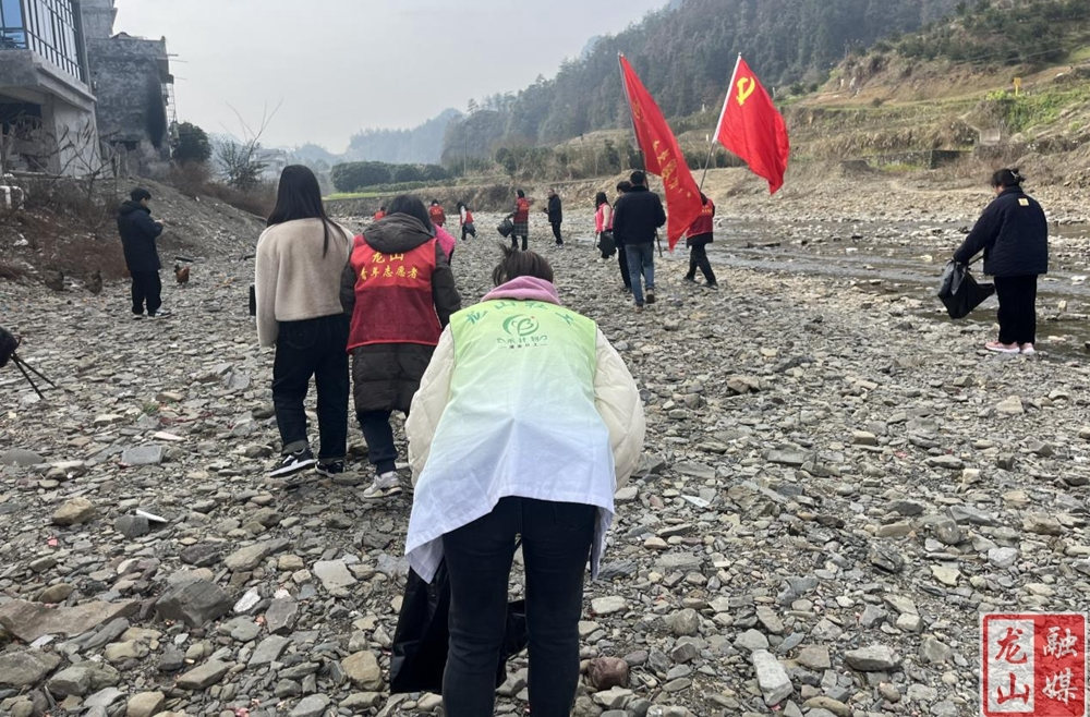 咱果乡开展学雷锋志愿活动