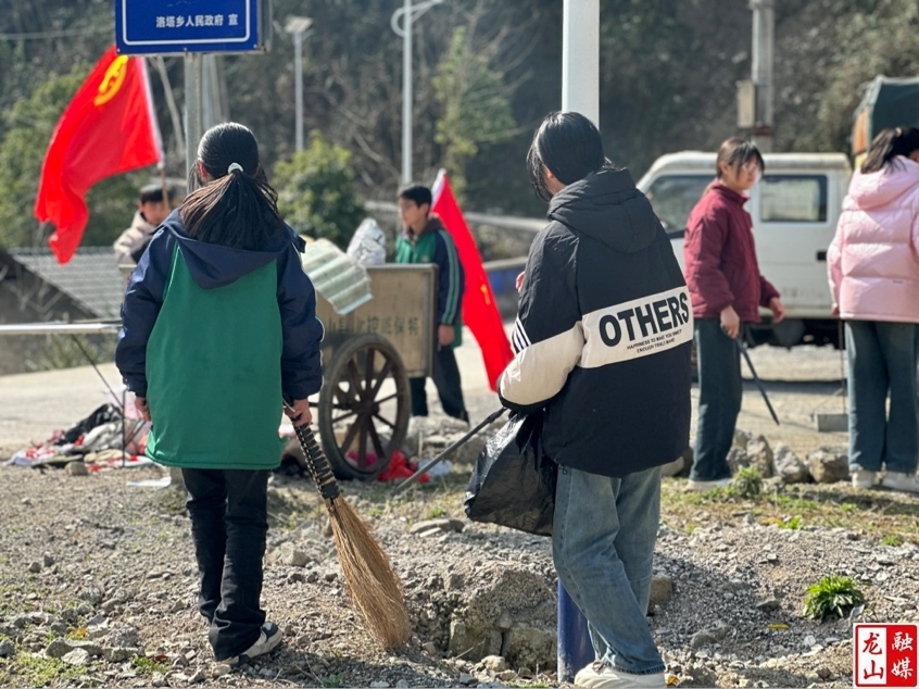 洛塔乡九年制学校开展志愿活动