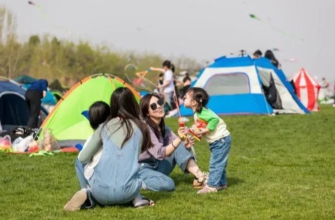 翻出春装 北方多地气温将冲击20℃+ 南方12日短暂放晴后迎明显降雨