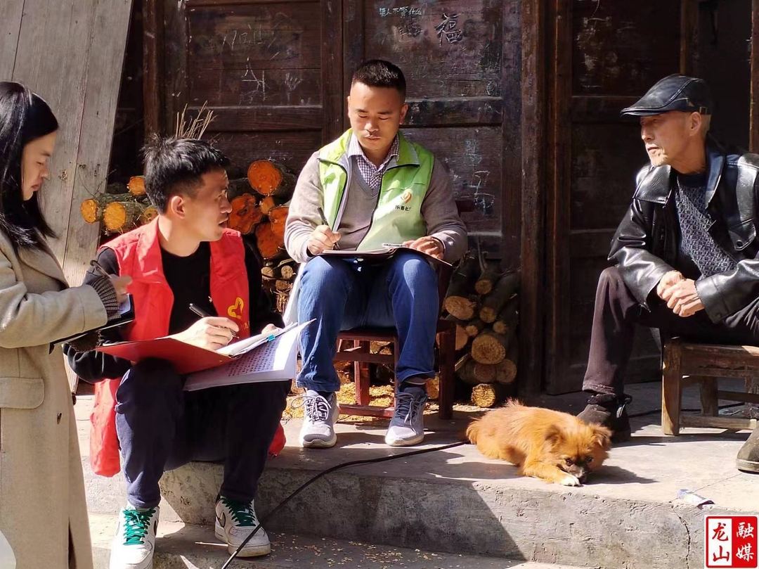 红岩溪镇开展低保入户核查工作