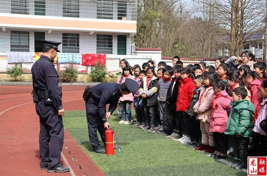 大安小学开展校园消防演练 筑牢安全防线