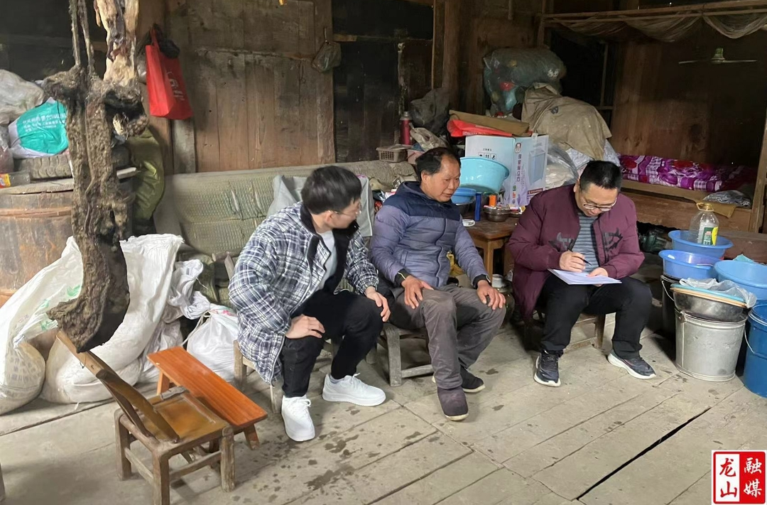 桂塘镇入户核实防返贫专项救助对象家庭情况