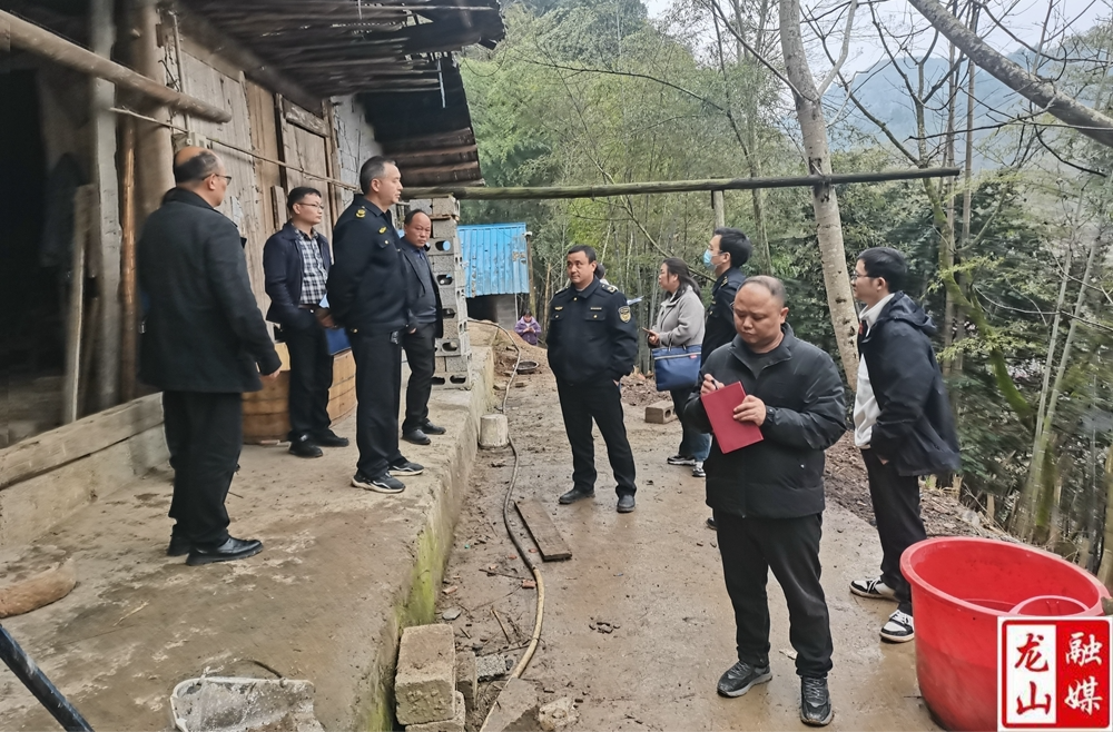 龙山：接首个信访件   回群众之关切