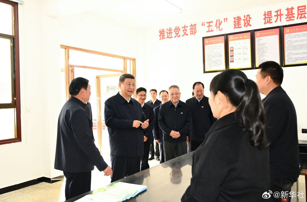 习近平在湖南考察农村基层减负情况