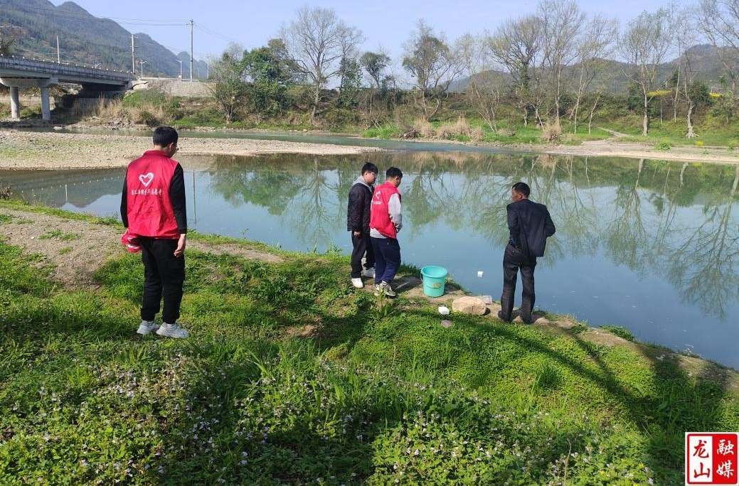 苗儿滩镇积极开展巡河工作