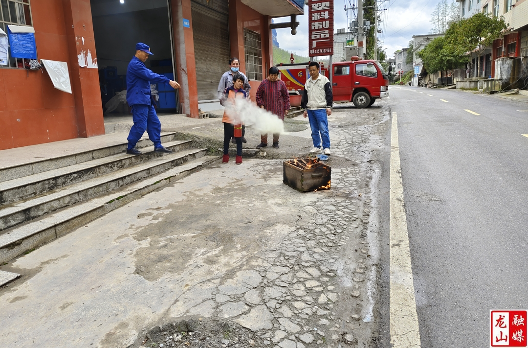 洛塔乡开展消防安全培训