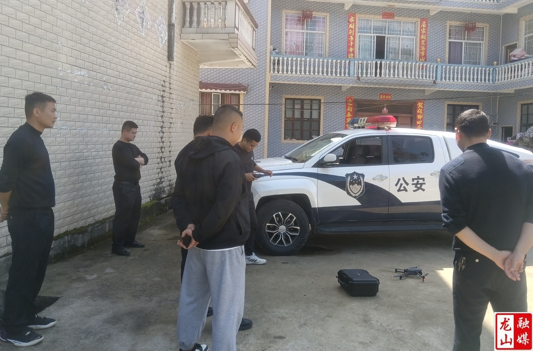 召市镇：“无人机”助力“禁种铲毒”巡查