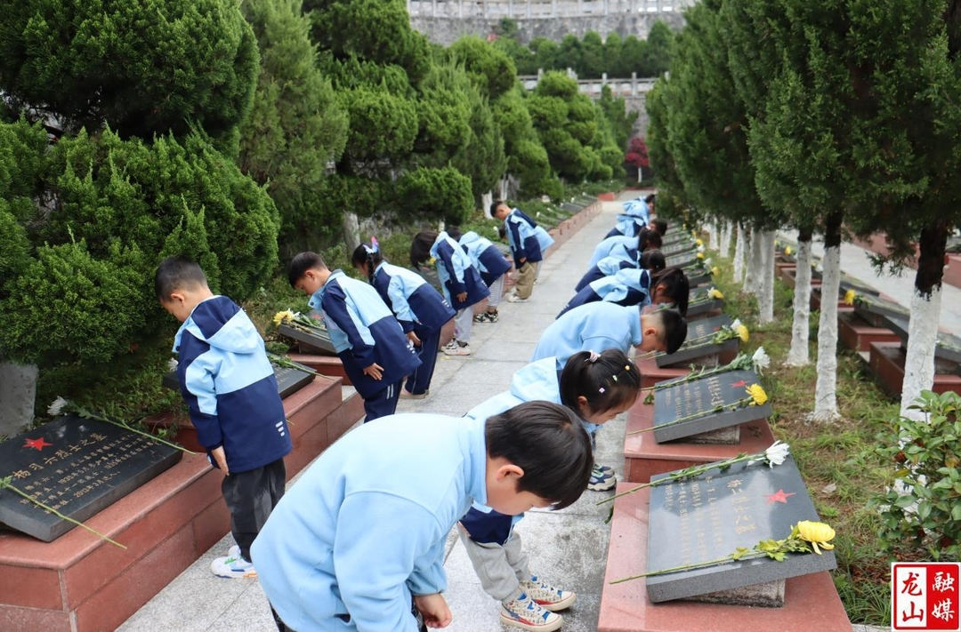 宁乡幼儿园开展清明节扫墓活动