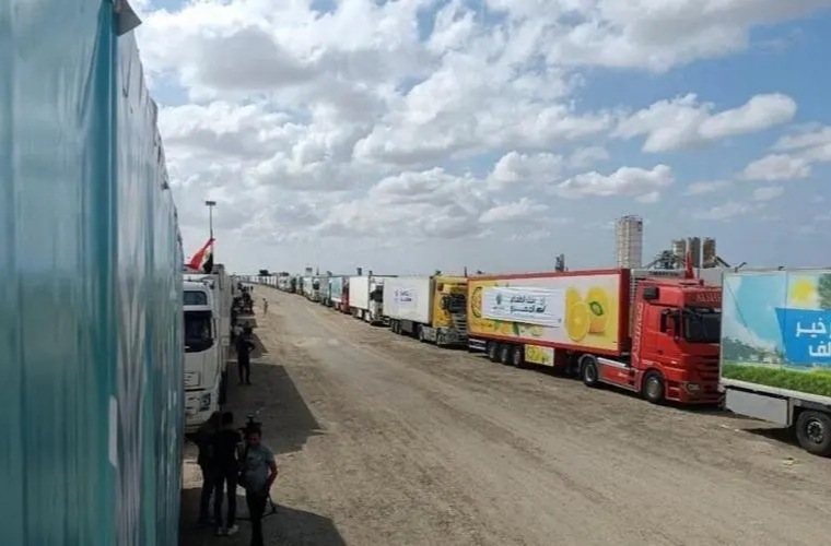 322辆载有人道主义援助物资的卡车进入加沙地带