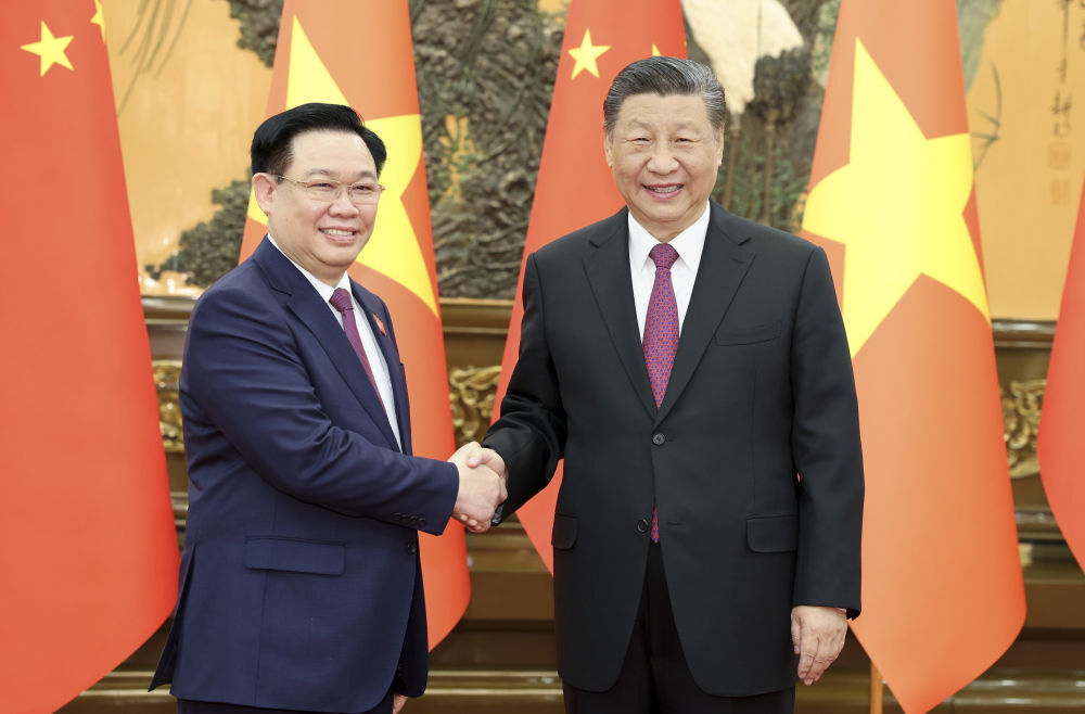 习近平会见越南国会主席王庭惠