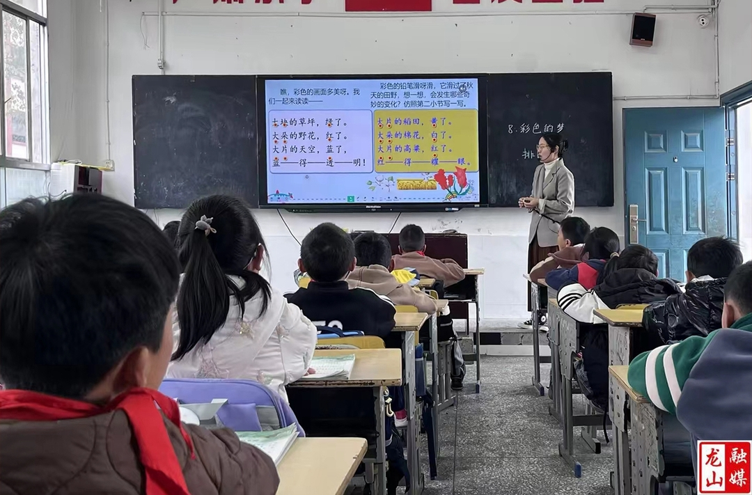 茨岩塘镇九年制学校：风好正是扬帆时 策马扬鞭再奋蹄