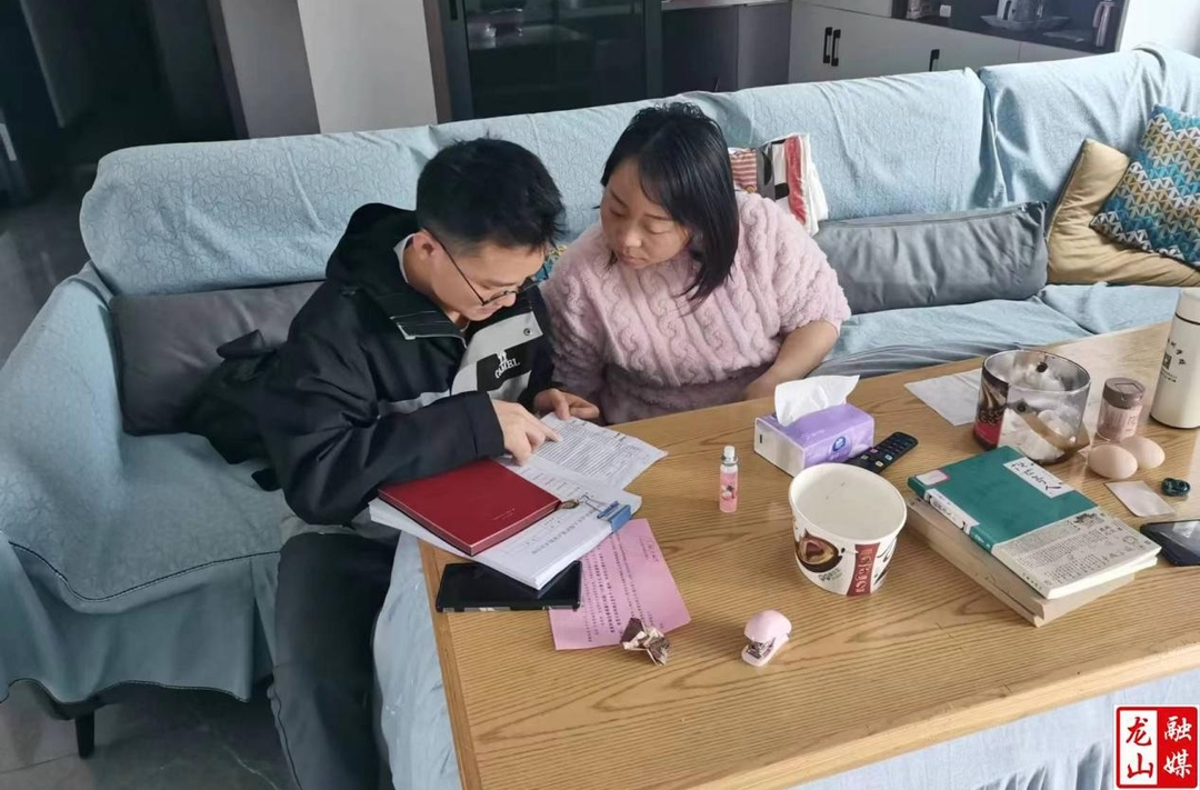 水田坝镇开展未成年人走访活动