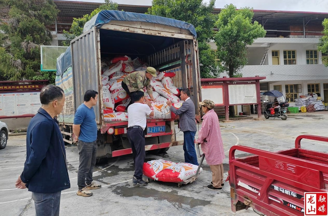 靛房镇：保障充足农资 助力春耕生产