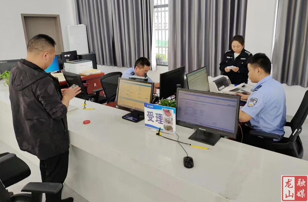 延时服务暖人心 为民办事“不打烊”