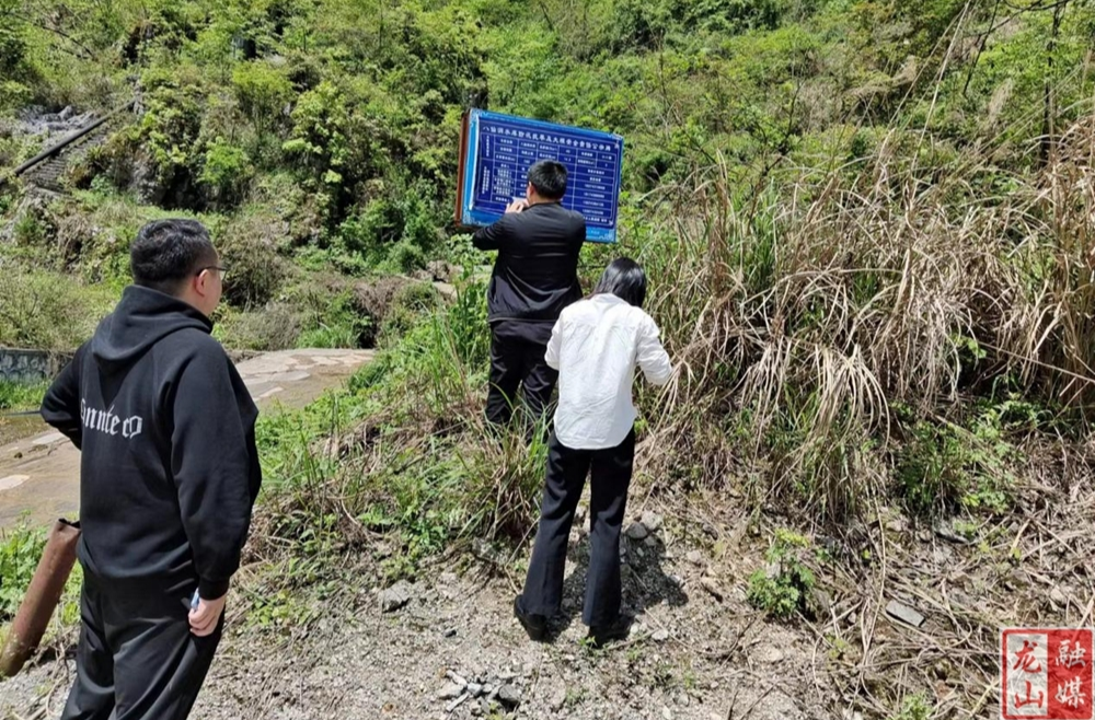 洛塔乡开展汛期水库、河道巡查工作