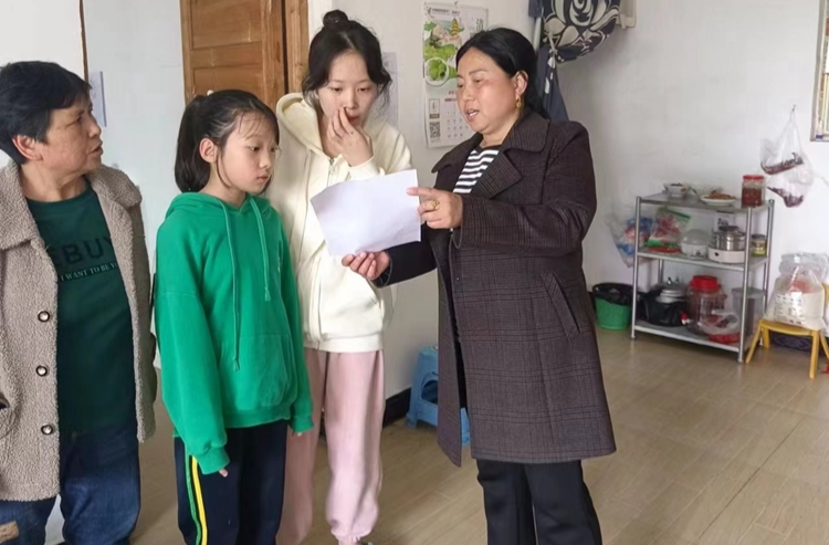 洗车河镇：“利剑护蕾”  守“未”花开