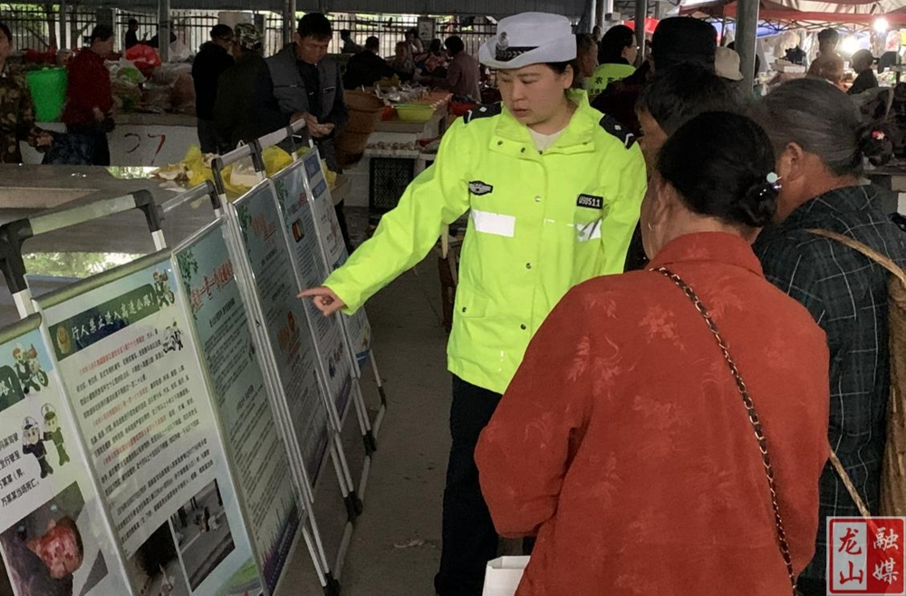 农车镇开展“美丽乡村安全行”交通安全宣传活动