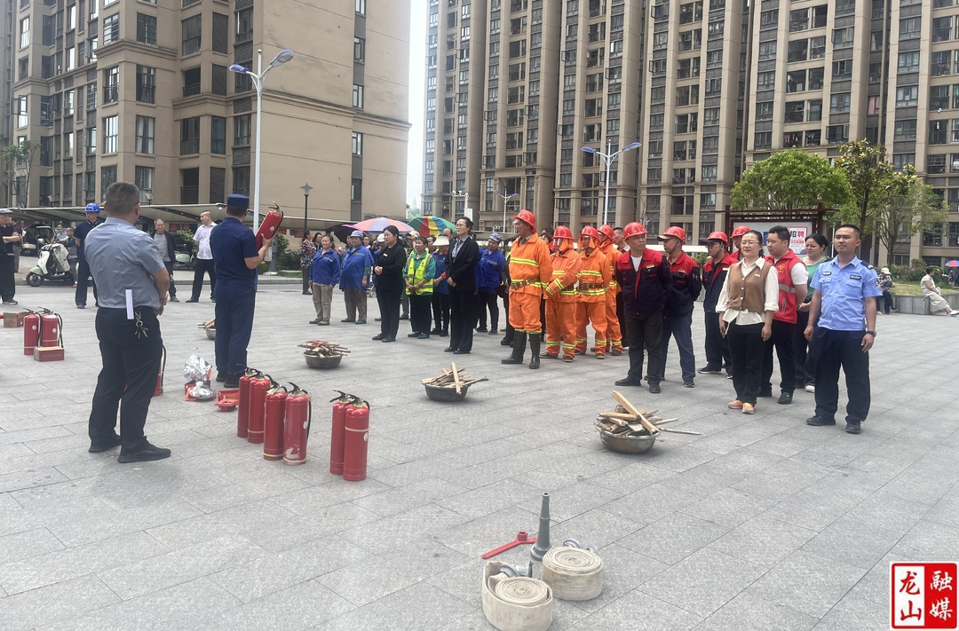 民安街道土城坝社区消防“演练+培训” 筑牢夏季防火墙