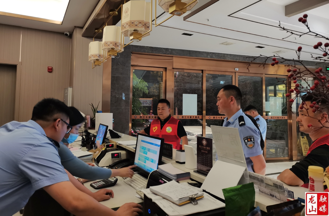 兴隆街道开展夜间重点场所执法检查