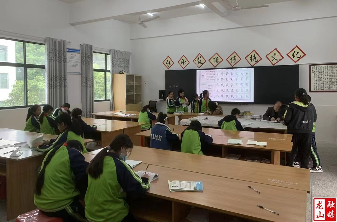 走进桂塘镇九年制学校明溪书法传习所